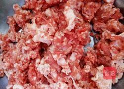 猪肉丸子的做法图解2