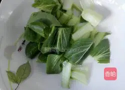 Illustration of how to make green vegetable and egg pancake 1