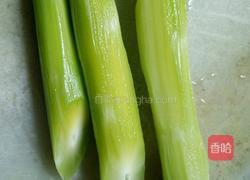 凉拌莴笋的做法图解2