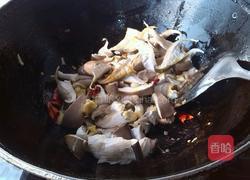 黄芽菜炒平菇的做法图解5