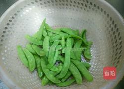 荷兰豆胡萝卜炒肉的做法图解2