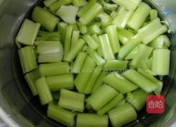 芹菜木耳炒肉的做法图解1