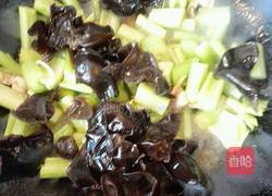 芹菜木耳炒肉的做法图解7