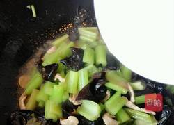 芹菜木耳炒肉的做法图解9