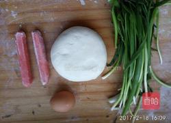大饼卷鸡蛋肠子的做法图解1