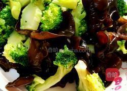 水煮西蓝花木耳的做法图解3
