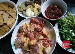 笋干烧鸡的做法图解2