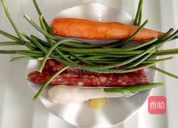 蒜苔炒腊肠的做法图解1