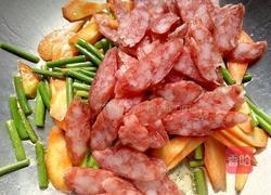 蒜苔炒腊肠的做法图解5