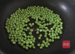豌豆炒鲜贝的做法图解3