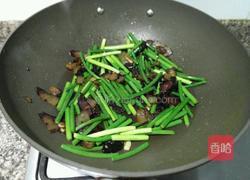 蒜苔炒腊肉的做法图解7