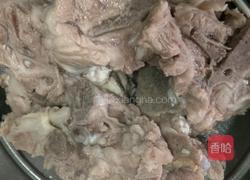 眉豆龙骨汤的做法图解3