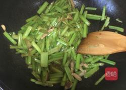芹菜炒粉的做法图解6