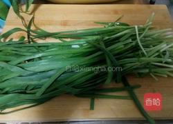 韭菜糊饼的做法图解1