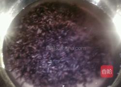 紫米粥的做法图解1