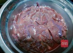 芹菜炒猪肝的做法图解1