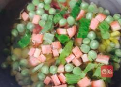 五彩缤纷蛋炒饭的做法图解2