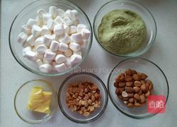 抹茶味坚果牛轧糖的做法图解1