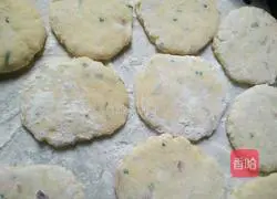 Illustration of how to make potato pancakes 10