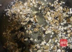 核桃桂圆炖蛋的做法图解2