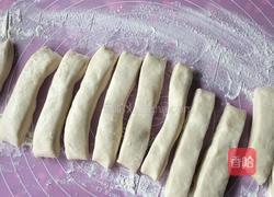 油条的做法图解7