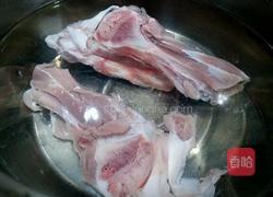 姬松茸山药骨汤的做法图解3