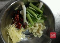 孔雀蒸鲳鱼的做法图解2