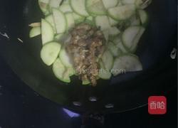西葫芦炒肉的做法图解7