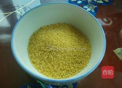 小米粥的做法图解1