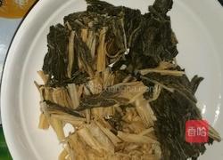 菜干排骨汤的做法图解2