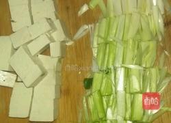 蒜苗豆腐的做法图解2