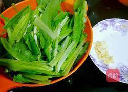 蒜香油麦菜的做法图解2