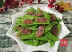 荷兰豆炒腊肠的做法图解1