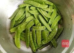 荷兰豆炒腊肠的做法图解3