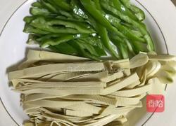素炒豆腐皮的做法图解1