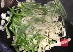 素炒豆腐皮的做法图解3