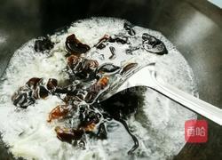 凉拌黑白双耳的做法图解2