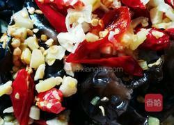 凉拌黑白双耳的做法图解5