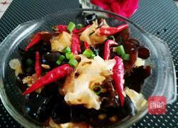 凉拌黑白双耳的做法图解6