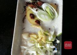 蒜苗回锅肉的做法图解2