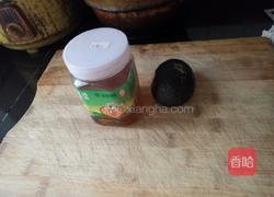 蜂蜜牛油果的做法图解1
