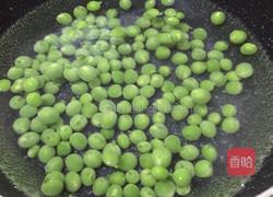 豌豆玉米炒虾仁的做法图解3