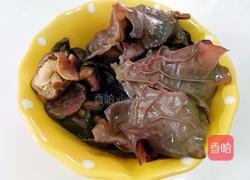 香菇木耳炖排骨的做法图解3