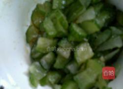 酸甜咸黄瓜的做法图解3