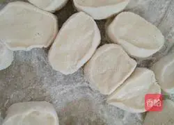 Illustration of how to make radish and pork dumplings 8