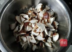 尖椒香菇肉片的做法图解2