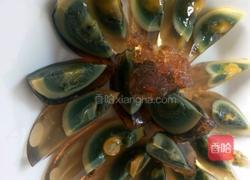 尖椒拌皮蛋的做法图解1