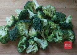 西兰花炒虾仁的做法图解2