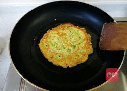 韭菜鸡蛋饼的做法图解11