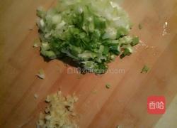 猪肉大葱烫面蒸饺 的做法图解2